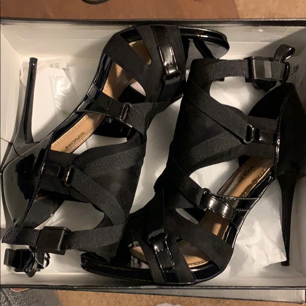 Fashion Nova: Dangerously Hot Heeled Sandal size 9